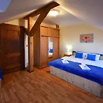 Konukevi Vichrica 3*